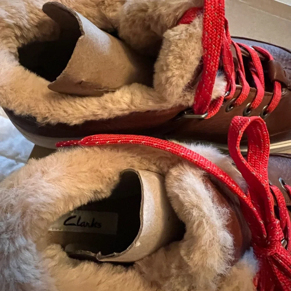 Clarks womans Red and Brown Fur-Lined Sneakers with extra brown laces included - Picture 6 of 10
